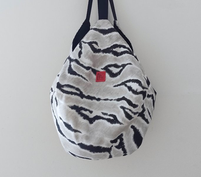 origamiBAG-animal-print-zebra-baguilla-negra.jpg