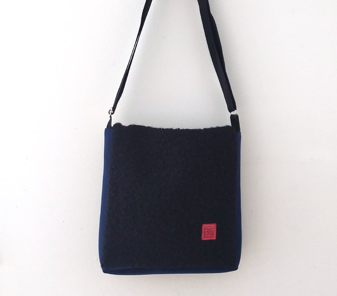 squareBAG-baguilla-negra-polipiel-blau-petroli-2