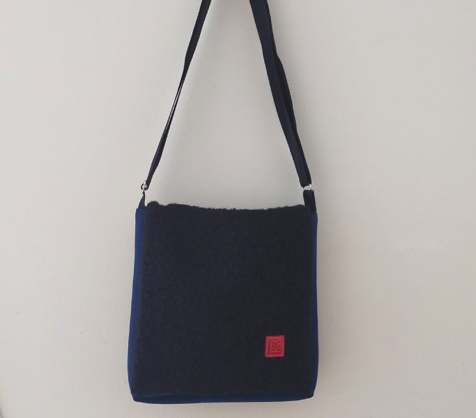 squareBAG-baguilla-negra-polipiel-blau-petroli.jpg