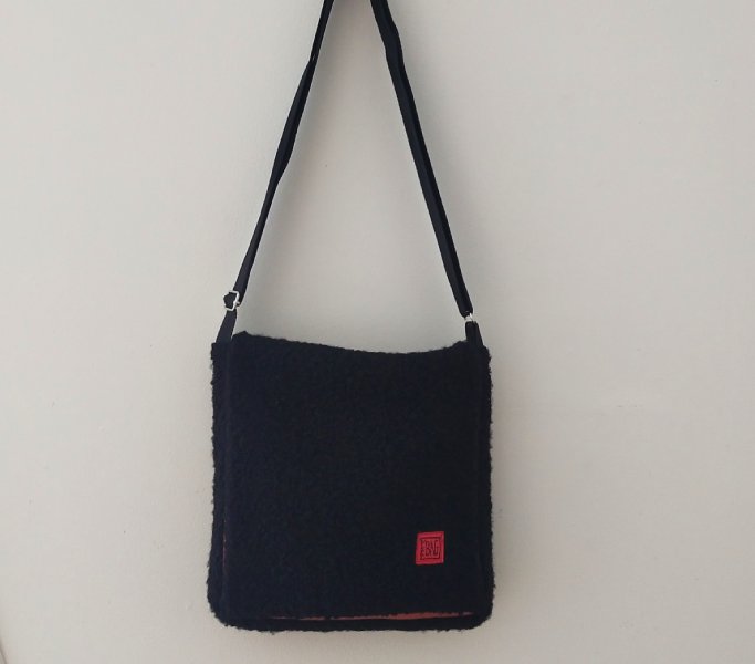 squareBAG-baguilla-negra-polipiel-taronja.jpg