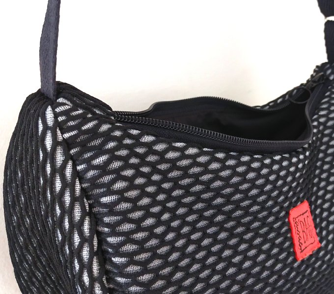 Brinco 3D cremallera negra (1)