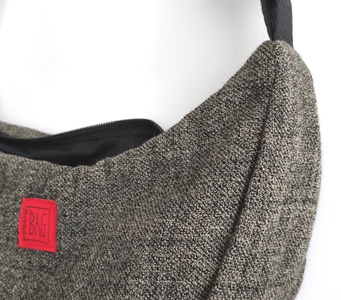 detall brinco jaspejada negre marronós