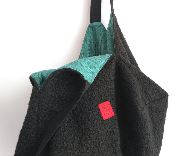 detall origami baguilla negre i turquesa web