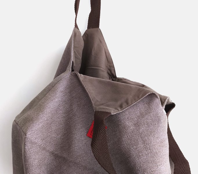 detall origami lila marronós