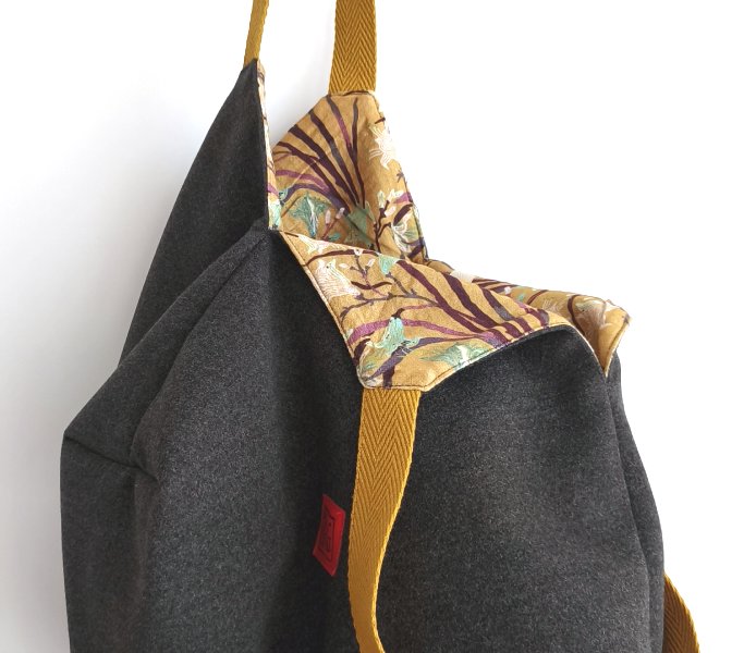 detall origami llaneta gris i ocre floral web