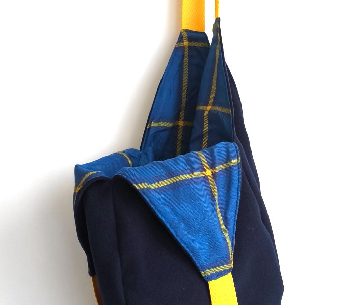 detall dripping quadres balu marí i groc