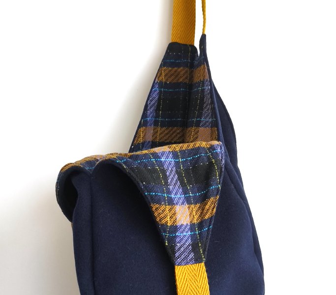 detall dripping quadres blaus i mostassa web