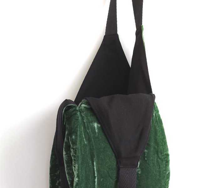 detall dripping vellut verd ampolla i negre web